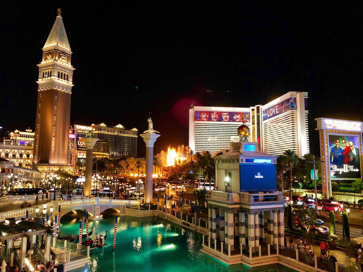 CompInteractive's tweet image. Is it hot out here or is it just @TheMirageLV volcano?!? We recommend stayin’ cool inside @venetianvegas, @phvegas or @thedlasvegas...while there, might as well play Running Rich Racing (VIDEO GAME + slot machine) &amp;amp; try to win some MONEY!!! 🎰🏎💨🏁🏆💵 #Vegas #SkillBasedGambling