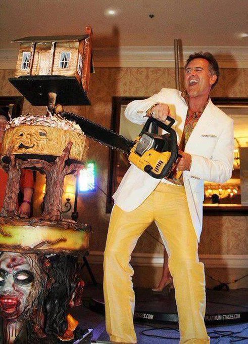 With minutes to spare...Happy 60th birthday, Bruce Campbell!! 