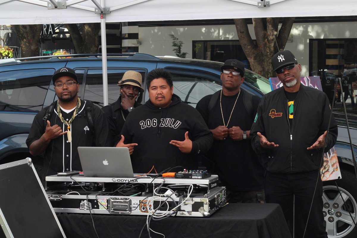 makemusicsea's tweet photo. @cooloutnetwork at #MakeMusicDay #MakeMusicSeattle #WestlakePark #Seattle.

#hiphop #rappers #seattlemusic #cyphersession
With #ready_ron_beats @Bandanaz

Thanks @verityseattle @downtownseattle @SeattleArts @Gigs_4_U

#MusicMatters #MusicforEveryone https://t.co/V2ZFtwpX9b