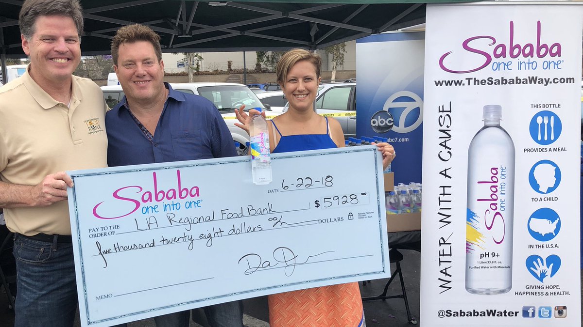 sababawater's tweet photo. Sababa Water is in @vons @Albertsons and Pavillions since April. Donating our 1st check from these sales. Buy a bottle = donate a meal. #oneintoone #oneforone #FeedSoCal https://t.co/LSuS9q9gdL
