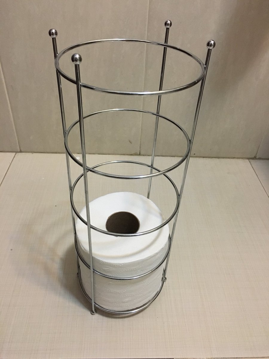 ChadWilliamsRG's tweet photo. I can do weighted pull ups, handstand push ups and squats with a couple hundred pounds on my back.
But fuck me if I'm gonna get this damn thing outta here...
#stupiddesign #designfail #tpfail #tpproblems https://t.co/bt6aaLwmFz