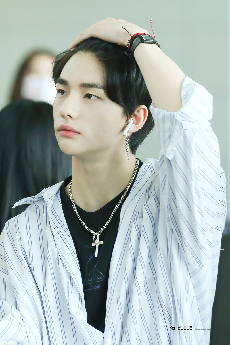 2000seconds's tweet image. 180622 출국♡♡
머리 넘기는 거 넘 섹시해ㅠㅜ

#스트레이키즈 #현진 #황현진 #StrayKids #hyunjin #IamNOT