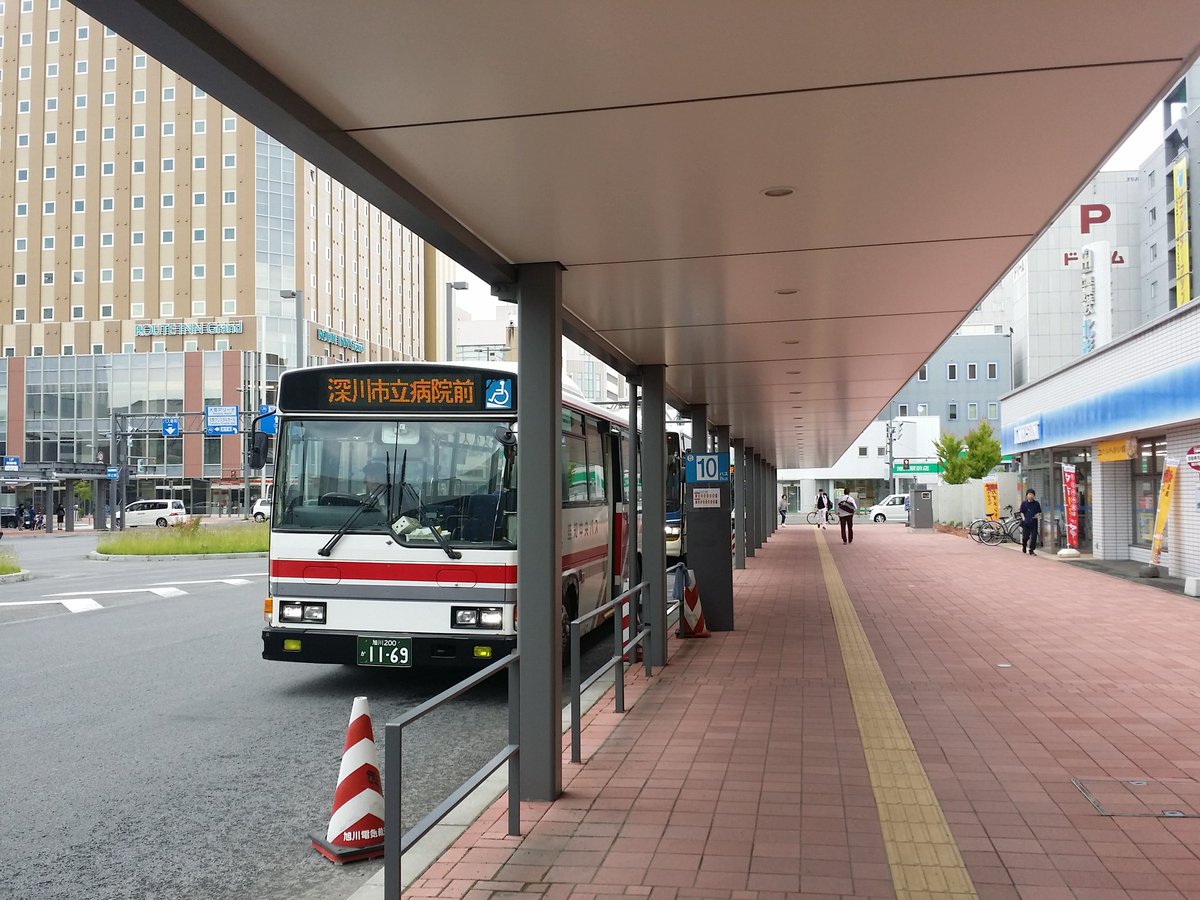 沿岸バス 公式 ぐるっと北海道割 実施中 画像 10のりばには 空知中央バスの深川旭川線 納内経由 北海道中央バスの芦別 旭川線が乗り入れ なお 1条通りの旭川バスターミナルは廃止され 代替として施設前に 1条7丁目 バス停を新設しています