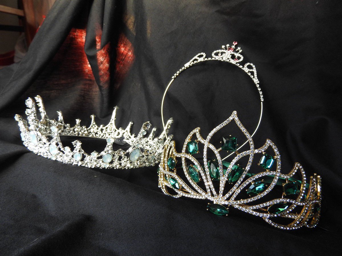 DocklandsSunday's tweet photo. The spotlight has been on #InfiniteDreams this week! Checkout the #interview series on our #Facebook page: https://t.co/ctCZgZ7CYU

#cosplay #steampunk #goth #tiaras #crowns #costumes #stallholder #bling https://t.co/lS3uQJF3id