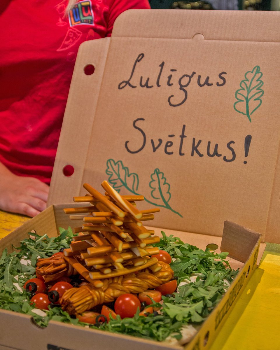 Lai ugunskuri augsti un vēderi pilni! 🔥😝#PilnigsLuLu