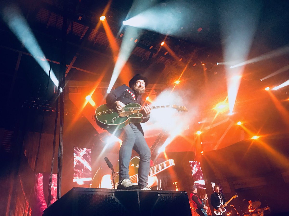 kristianbush's tweet image. Rapid City, SD for the win!!!! Thanks for a great night. #NeverGiveUp #incrediblemachine