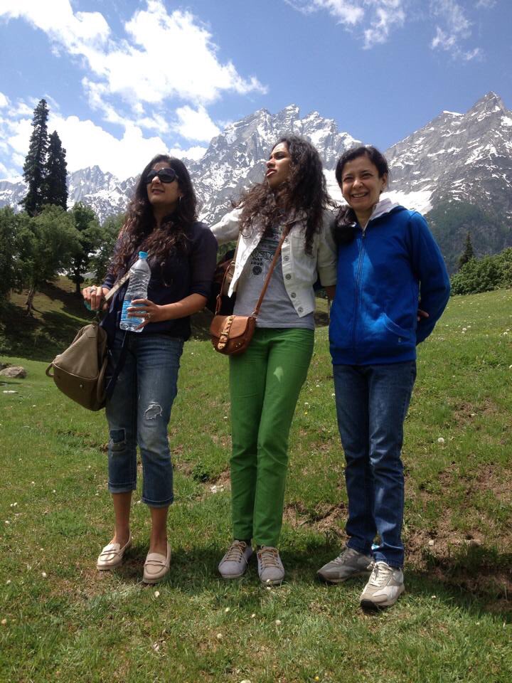 shatakshi_1's tweet photo. When your weekend begins with #FacebookMemory like these that transport you back to precious moments with friends π
#SameTimeAnotherYear #MagicalMountains #WeekendVibes #Kashmir #Sonmarg #Gulmarg #Pahalgam π https://t.co/V47lTAtiYG