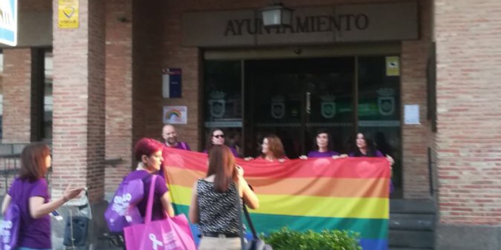 Cs_Miguelturra's tweet photo. 🏳️‍🌈 Ayer asistimos a los actos del #OrgulloCLM2018 en #Miguelturra. Aun queda mucho trabajo por hacer para conseguir la normalización y tolerancia #LGTBI. https://t.co/eP86IF27he