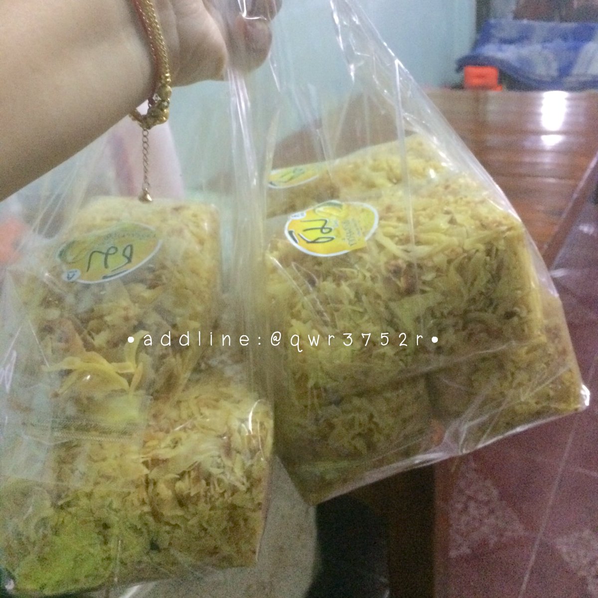 mizmeTH60's tweet photo. #ทุเรียนทอด #ทอดทุเรียด 

ปีนี้ทำมาเกรดเดียวนะคะ เป็นทุเรียนทอดอบเนย กลิ่นห๊อมม หอม กรอบอร่อย ยิ่งเคี้ยวยอ่งฟิน 180฿ (300 กรัม)

จันทบุรีนัดรับฟรี 
ต่างจังหวัดมีบริการส่ง ปณ. เคอร์รี่และรถตู้ตามความสะดวกของลูกค้าเลยจ้า 
#อร่อยไปแดก #ถูกบอกต่อ https://t.co/6n5LcpszZ8