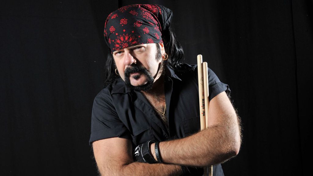 tepes_lord's tweet photo. Our hearts are broken from this news, I can not find the words, Our idol has left us, but we will always remember you. @Pantera #ripvinniepaul  @hellyeahband #vinniepaul https://t.co/Swnm5KjeA0