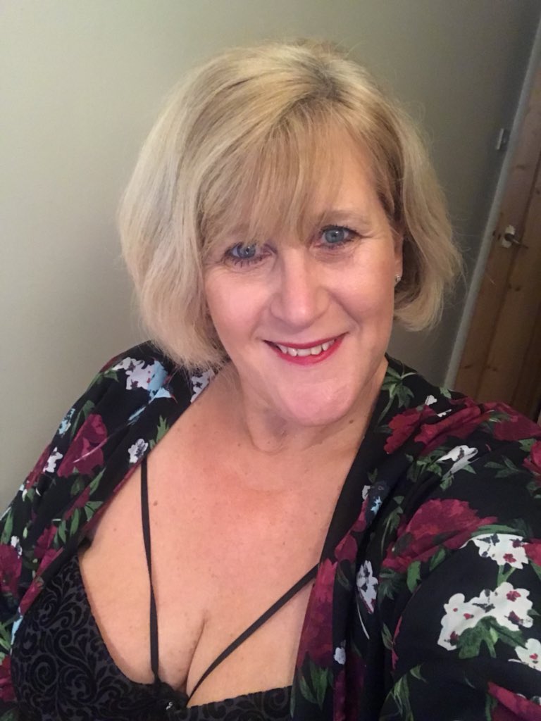 catherinecan on X: Im soooo ready for a haircut! The Portuguese sun  certainly has made it grow lol t.coFzpcJvWAtj  X