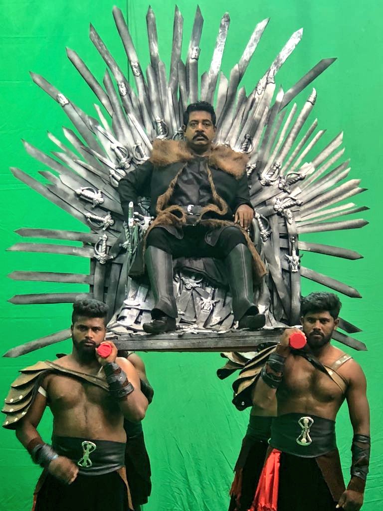 ʏᴏɢɪ ɢᴏᴡᴅᴀ (@yogigowda1) on Twitter photo ZEE TV Kannnada ದ ಹೊಸ ಕಾರ್ಯಕ್ರಮದ ಪ್ರೋಮೋ ಶೋಟ್ನಲ್ಲಿ John Snow ಗೆಟಪ್ಪಿನಲ್ಲಿ ಕ್ಯಾಮೆರಾಗೆ ಸೆರೆಸಿಕ್ಕ ನಮ್ಮ ವಿಕಟಕವಿ <a href="/yogarajofficial/">ʏᴏɢᴀʀᴀᴊ ʙʜᴀᴛ</a> ಸರ್...
ಸಕ್ಕತ್ತಾಗಿ ಕಾಣ್ತಿದ್ದೀರಿ ಸರ್ 👌👌👌 ZEE TV Kannnada ದ ಹೊಸ ಕಾರ್ಯಕ್ರಮದ ಪ್ರೋಮೋ ಶೋಟ್ನಲ್ಲಿ John Snow ಗೆಟಪ್ಪಿನಲ್ಲಿ ಕ್ಯಾಮೆರಾಗೆ ಸೆರೆಸಿಕ್ಕ ನಮ್ಮ ವಿಕಟಕವಿ <a href="/yogarajofficial/">ʏᴏɢᴀʀᴀᴊ ʙʜᴀᴛ</a> ಸರ್...
ಸಕ್ಕತ್ತಾಗಿ ಕಾಣ್ತಿದ್ದೀರಿ ಸರ್ 👌👌👌