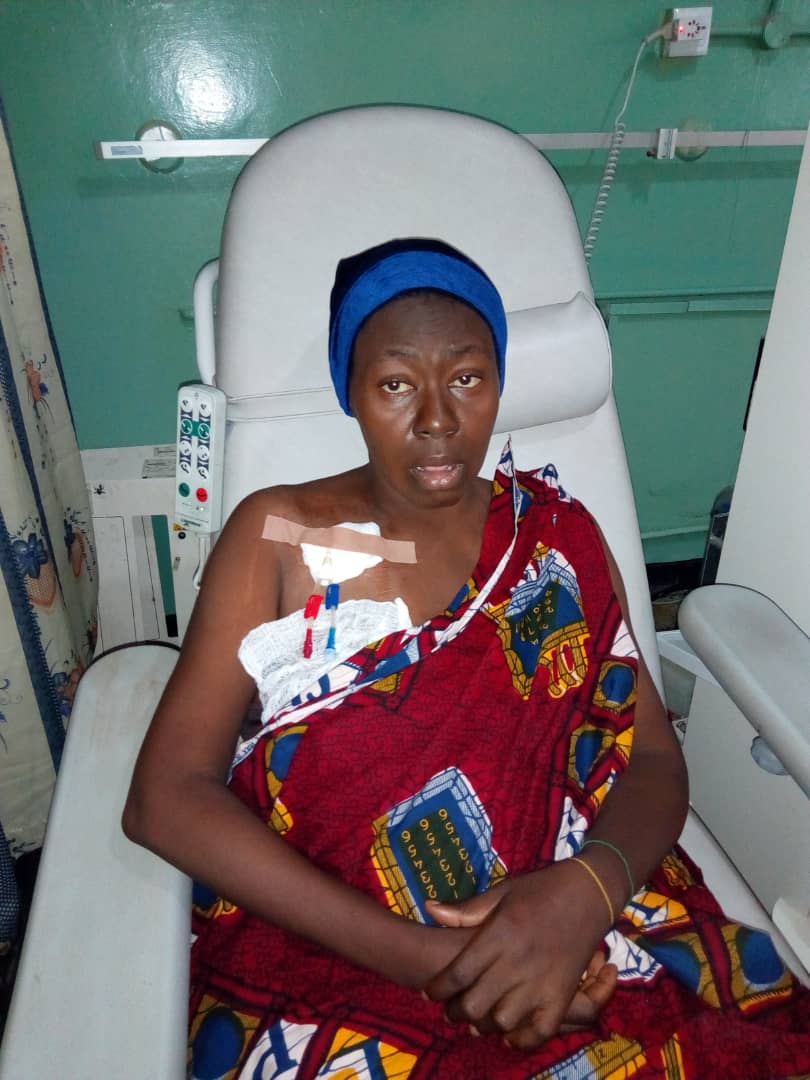 eegbubine's tweet photo. Please we are asking well meaning Nigerians and the general public to step forward to help this family raise the sum of 9 million Naira (the cost of the surgery alone) to help their Mother get a Kidney transplant and save her life.
#saveemerldaduru
#saveamother https://t.co/EoZ3W2b3TK