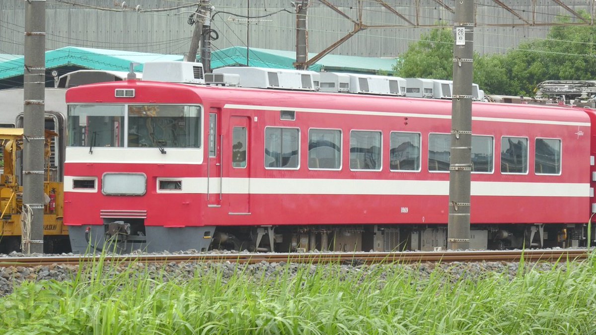 azumatakeshi's tweet photo. 【廃車 東武1800系 1819Fと葛生発200系 新旧りょうもう号並び】
小田急ロマンスカー7000形LSE 7003Fも再び搬入され解体中。
https://t.co/fTB0m5YFfu
＃東武鉄道 ＃1800系 ＃1819F ＃小田急 ＃ロマンスカー ＃LSE ＃7000形 ＃7003F ＃廃車 ＃解体 ＃渡瀬北 https://t.co/a8w3n3Xr4r