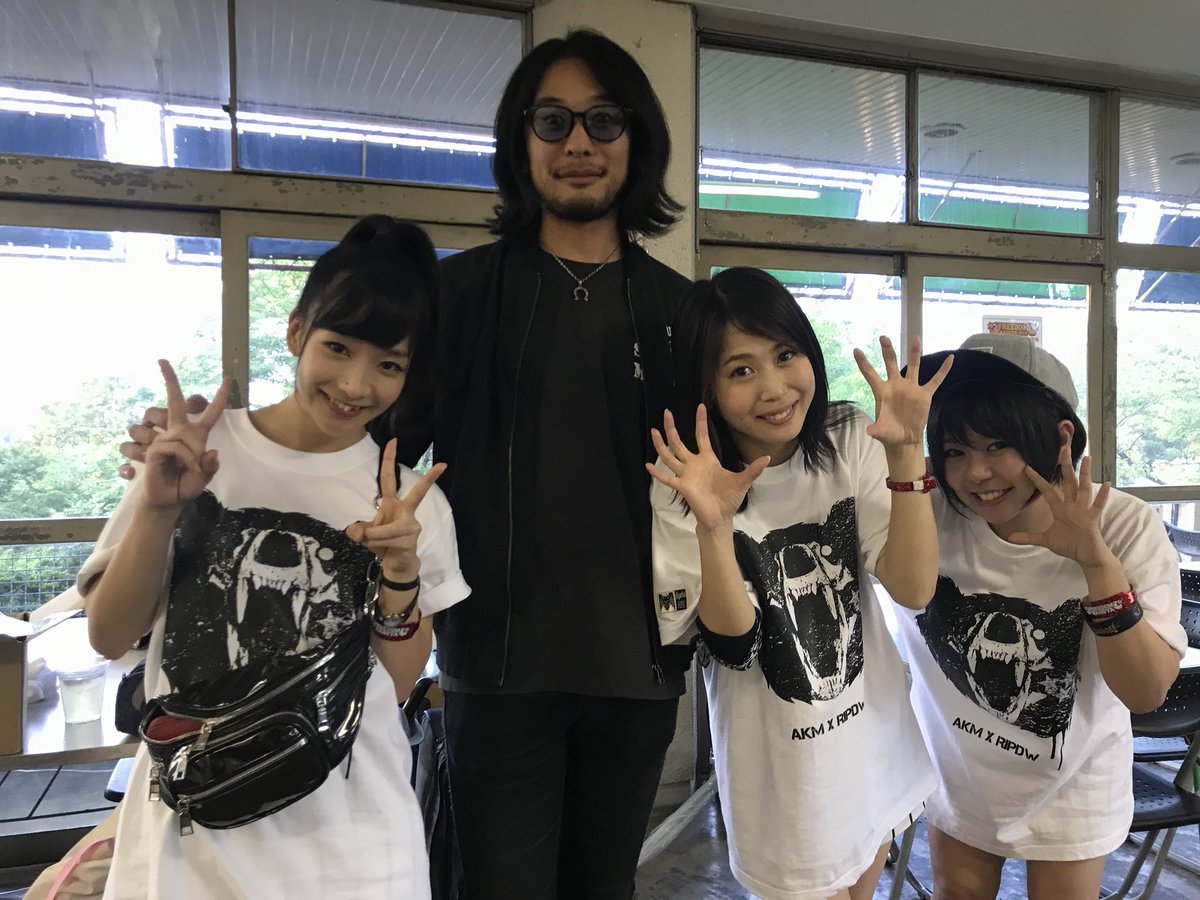 うさんくさいプロデューサーみたい。笑