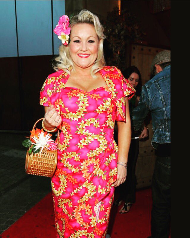 Here’s the lovely Lisa George looking stunning in her #tiki outfit and wearing our #tikishoes #bamboobangles and she bought our #wicker bag too!- all @VioletLovesV