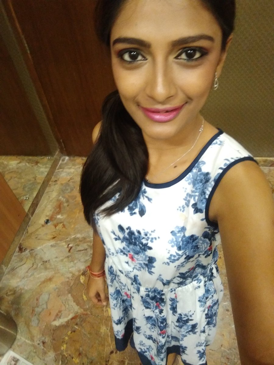 Sastika Rajendran on X: Good evening Makkale!!! Hosting the trending  segment and weather report today from the studios of #SunTV Lotsa cinema  news today!!! Make sure you tune into @SunTV at 6