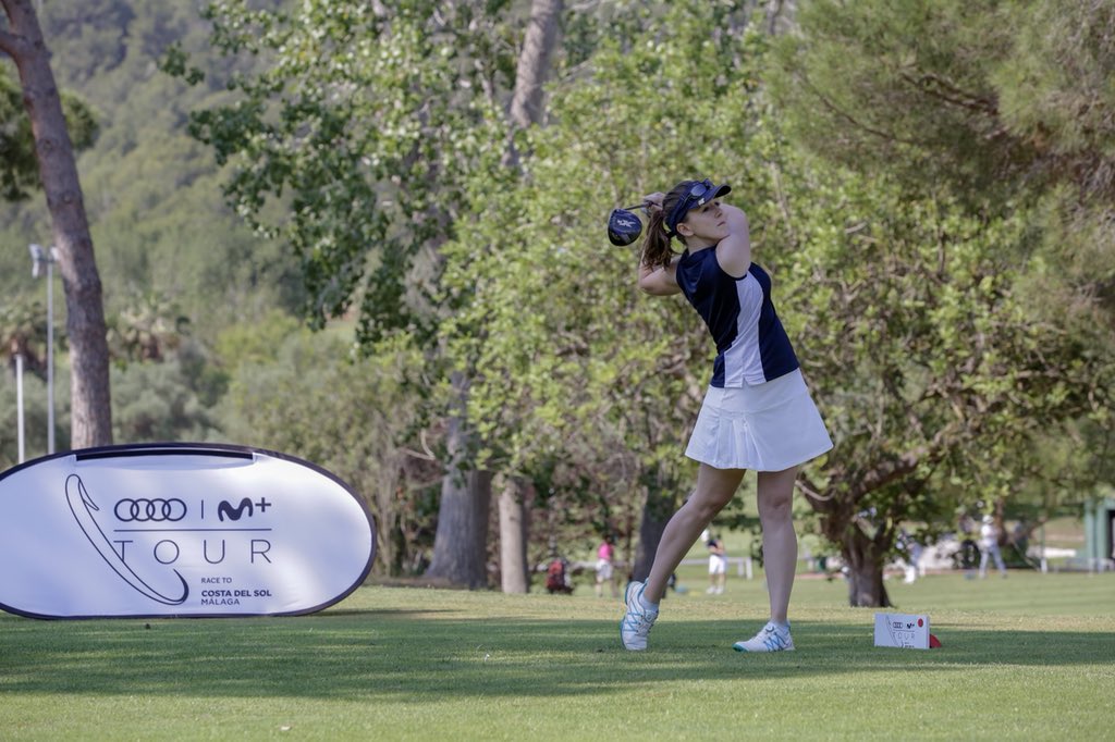olagolf's tweet photo. ¡Qué coincidencia!
Hoy en la 13 prueba de el #AMTour18 Race to #CostaDelSol #CostaDelGolf, 13 🏌️‍♀️ se enfrentan al recorrido de el @CCMediterraneo.
#Golf #GolfEspaña #MujeresGolfistas https://t.co/CpoSNluX8a