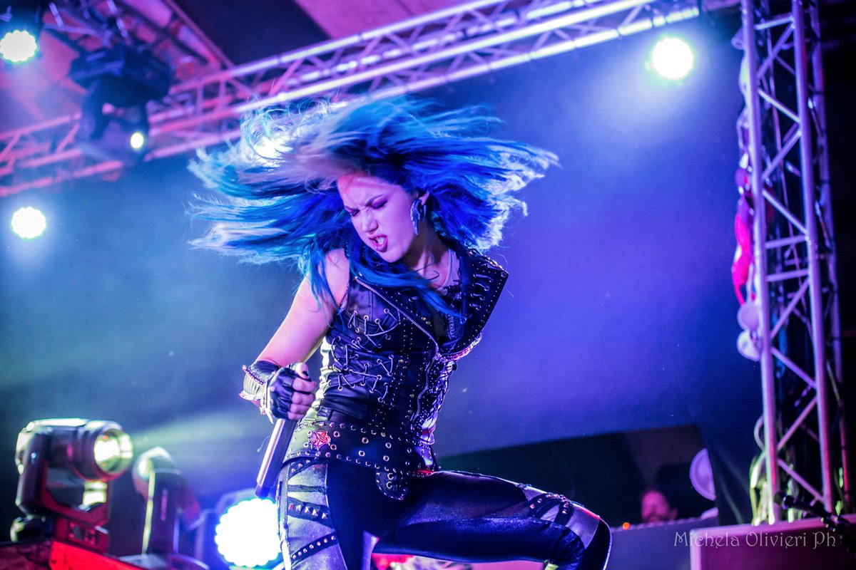 MichelaPhoto's tweet photo. @AWhiteGluz on stage with @archenemymetal  in Bologna @estragonclub 
full gallery on https://t.co/zPmTTp0HGt https://t.co/LCWnuYmHtD