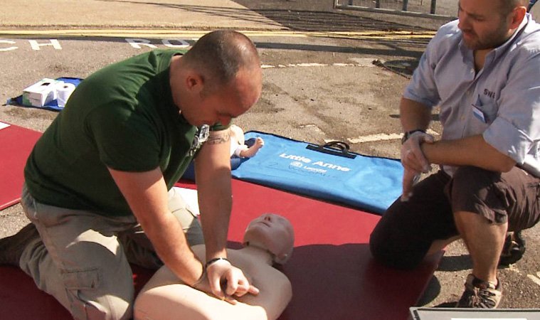 SWACsail's tweet image. Join us on 01/07/2018 for our RYA #FirstAid and learn how to deal with marine-specific situations appropriately.

Or why not become a certified Emergency First Aider at work by attending our course running 06/07/18.

Book your spot now call: 02380 915753