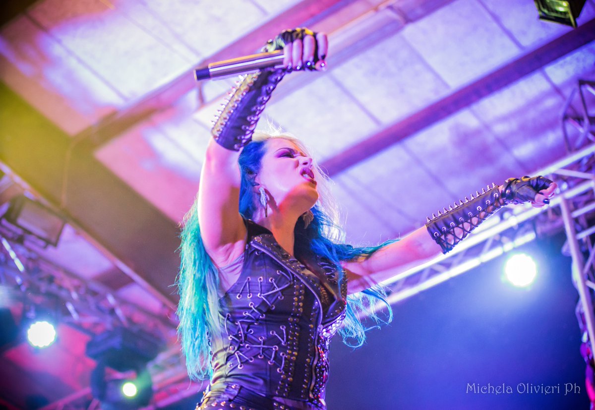 MichelaPhoto's tweet photo. @AWhiteGluz on stage with @archenemymetal  in Bologna @estragonclub 
full gallery on https://t.co/zPmTTp0HGt https://t.co/LCWnuYmHtD