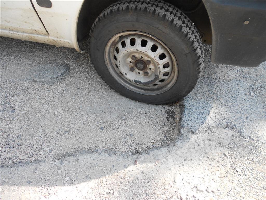 umbriajournal_'s tweet image. #Buche sempre più #profonde #degrado al cimitero di Pieve di Campo umbriajournal.com/perugia/buche-…