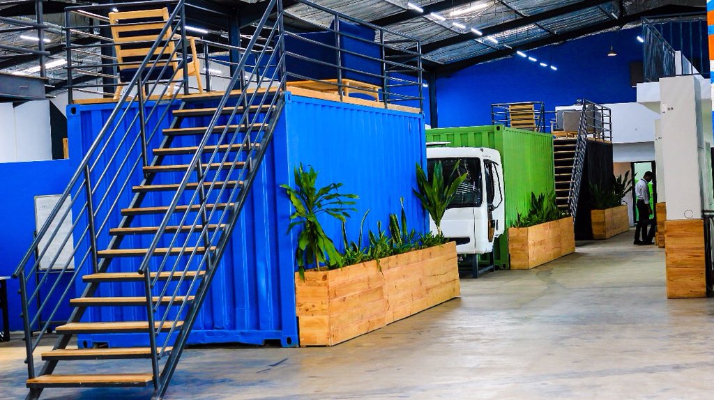 IleowoKikiowo's tweet photo. Wakanda forever!
@ProfOsinbajo Launches Vibranium Valley in Lagos.
Vibranium Valley is a tech hub located inside the MKO Abiola Owned Concord Press.
Osun State Investment Corporation Limited, OSICOL, provided the seed capital to renovate the site. https://t.co/VXT24c3NYO