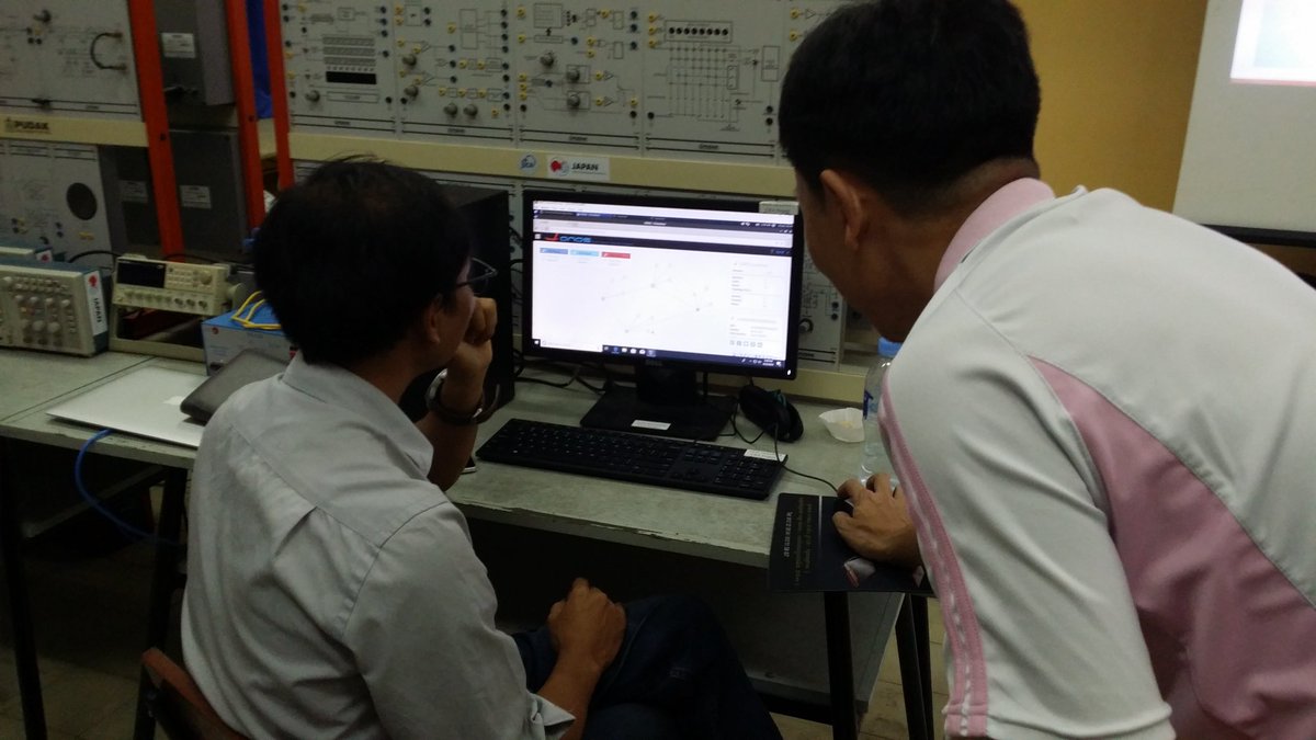 ariscahyadi's tweet photo. ONOS Hands-on Tutorial during OF@TEIN Project Meeting in ITC Cambodia... #onosproject @ONF_ONOS @ONF_SDN @ndekwe https://t.co/tZvdVppqko