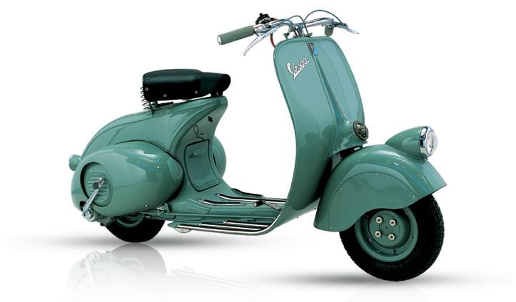 En abril de 1946, la moto ligera #Vespa se presenta por primera vez al público en el círculo de golf de #Roma, setenta años de historia de esta maravillosa motocicleta. #SPENDIN vespa.com/es_ES/Historia…