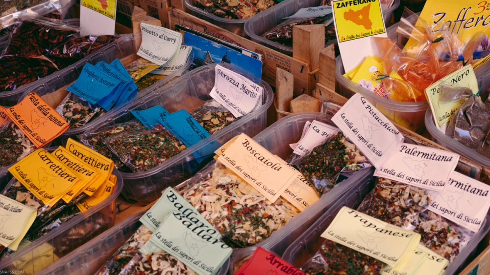 TheIntlFoodie's tweet photo. "Spices and Herbs at the Ballarò street market in Palermo, Sicily" https://t.co/oo2CRLXa5J #Market #Palermo #Sicily https://t.co/eujlpfNflD