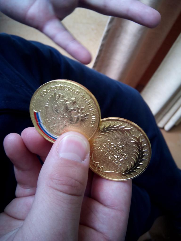 Ломбарде телефон дадут за в сколько старые часы цена продать