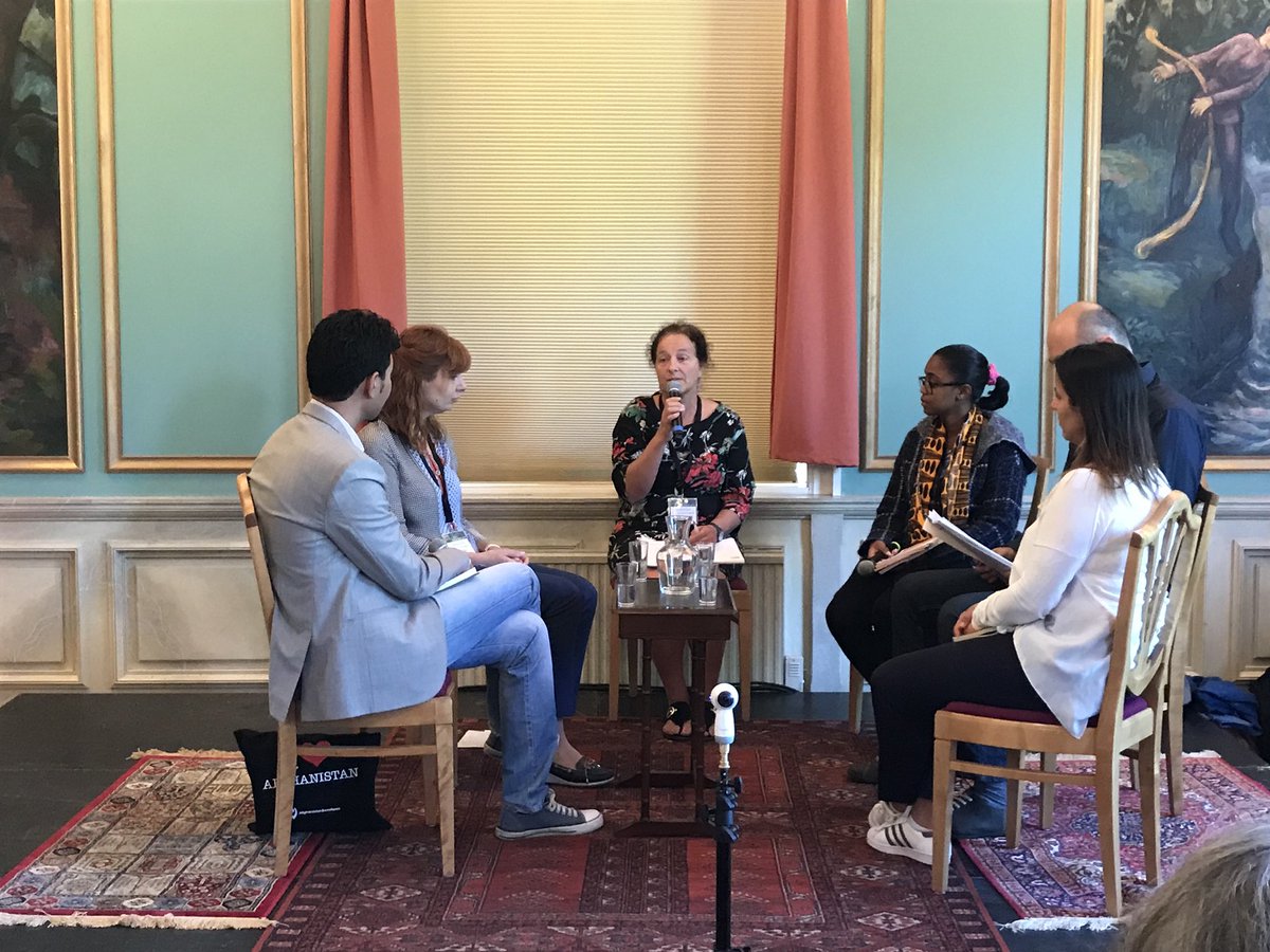 Dialogue on Stage on difficult issue of „Revenge“ is part of #Lillehammer Dialogue City <a href="/NansenCenter/">Nansen Center for Peace and Dialogue</a> including practitioners from Kenia, Bosnia, Columbia, Afghanistan and Ukraine. Very moving experience <a href="/bmwfoundation/">BMW Foundation</a>