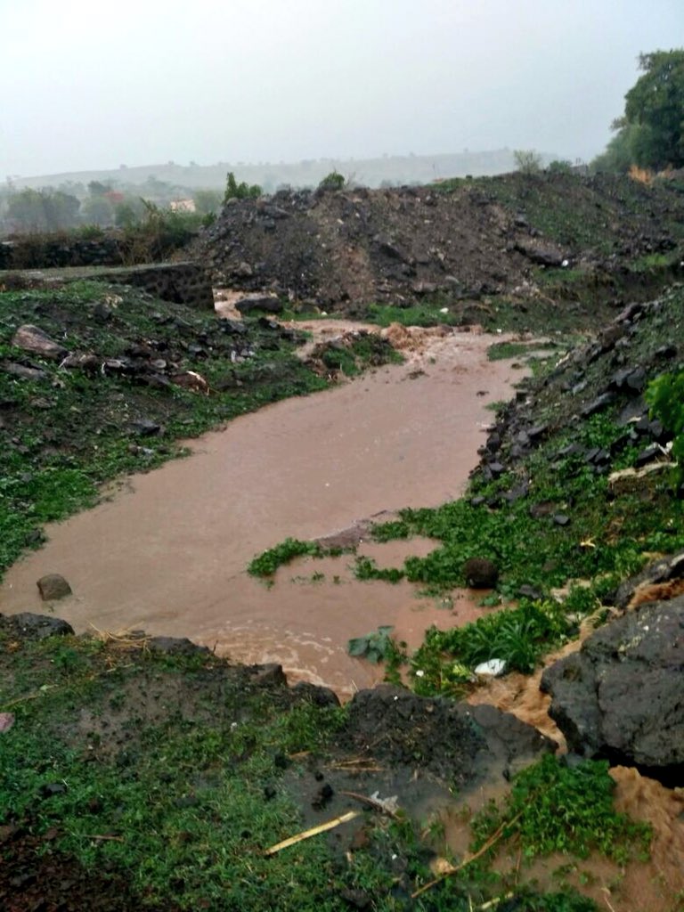 Gurudev's tweet photo. Thanks to the hard work and dedication of @ArtofLiving volunteers, the Sina river in Ahmednagar, Maharashtra is flowing again after 70 years. https://t.co/Z2OR36gEvk