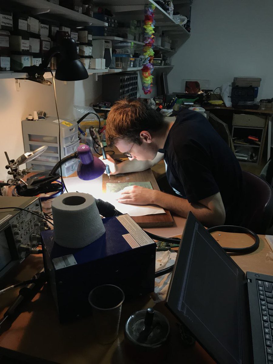 Во #Хаклаб @tinnotl под будното око на <a href="/fau_ig/">Игор Петрушевски</a> прават Галаксија на @Voja_Antonic  en.m.wikipedia.org/wiki/Galaksija…