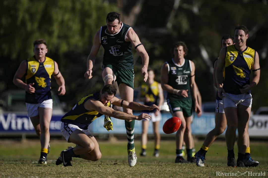 riv_snappers's tweet photo. Pics from a big day out for @Echucafnc against @Mansfieldfnc. 📸 Luke Hemer.

@RivSport @RiverineHerald @GVLeague @AFL_GM https://t.co/p649Wy47PB