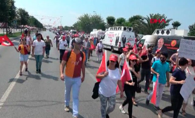 İnce'nin Maltepe mitingi için toplanmalar başladı
dha.com.tr/r/1586314