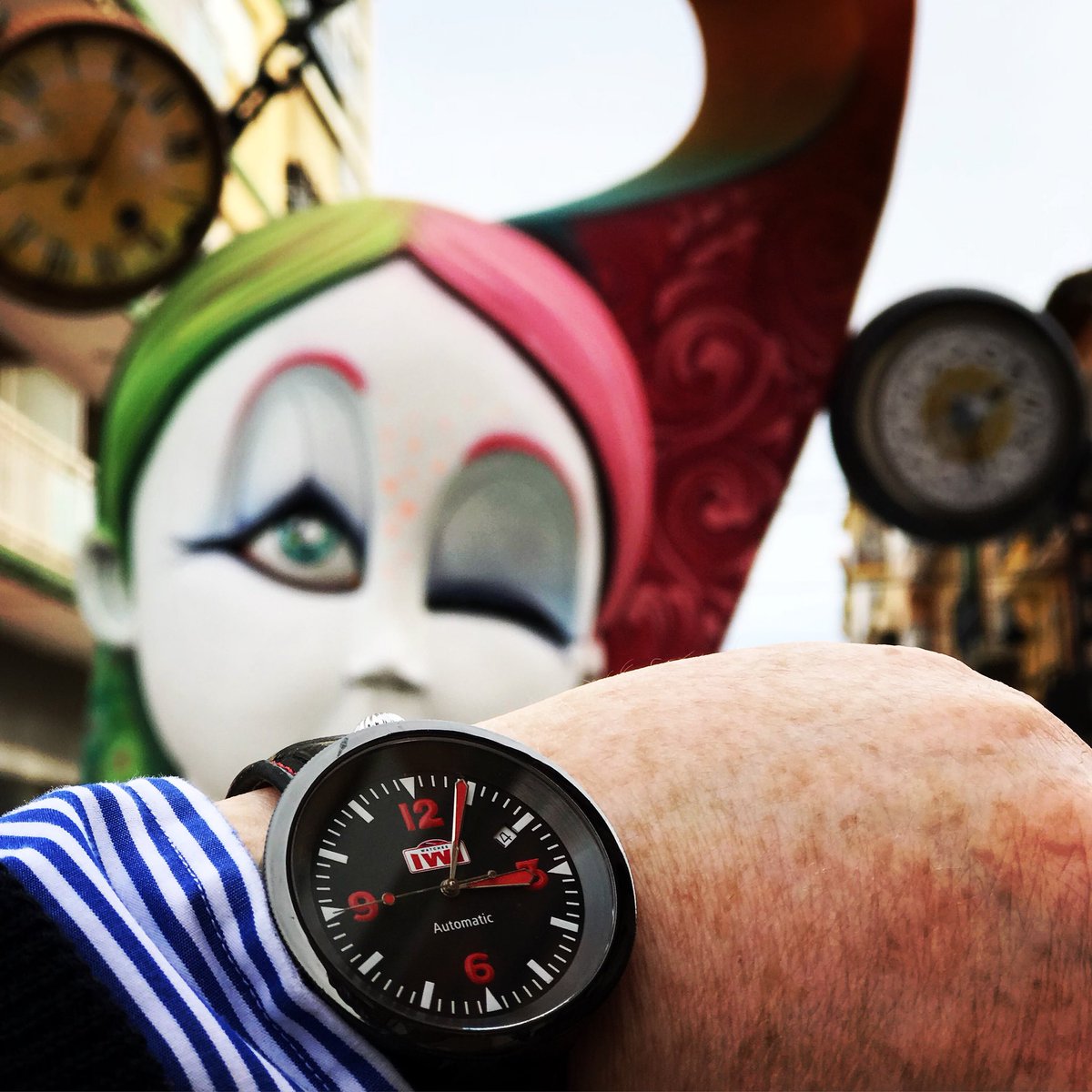 Surprising what you encounter wandering round the streets in <a href="/spain/">Spain</a> in the <a href="/c_valenciana/">Comunitat Valenciana</a> village of <a href="/AjCarcaixent/">Aj. de Carcaixent</a> #watches #relojes #valencia #uhren #orologi