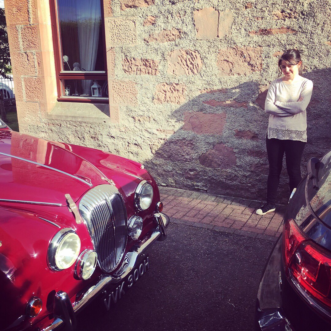 DonnaMaciocia's tweet image. @emmaspollock is in her bloody element up here!😂 @wibblyblue @FinneySharon @VoxLiminis #carporn #carnerd #classiccars #hidetheautotrader #notknownatthisaddress #distantvoices