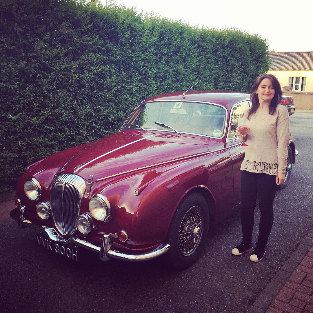 DonnaMaciocia's tweet image. @emmaspollock is in her bloody element up here!😂 @wibblyblue @FinneySharon @VoxLiminis #carporn #carnerd #classiccars #hidetheautotrader #notknownatthisaddress #distantvoices