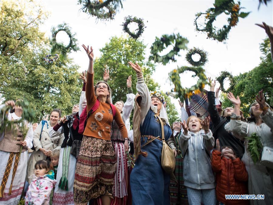 Browse these beautiful clothes lithuania to get the perfect attire for girls. Clothes Lithuania People - Cctv On Twitter People Participate In A Celebration Of Rasos Festival In Vilnius Lithuania On June 22 Rasos Festival Is The Solstice Celebration In Lithuania People Wearing Traditional Clothes And Wreaths Sing
