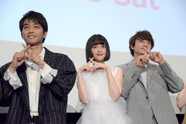 exnews24's tweet photo. 【記事】映画版「わたしに××しなさい！」の初日舞台挨拶が東京・新宿バルト9で行われ、キャストの玉城ティナ、小関裕太、佐藤寛太 #劇団EXILE らが登壇。

https://t.co/kTTXUqUac2 https://t.co/mmNOjH6w2Y