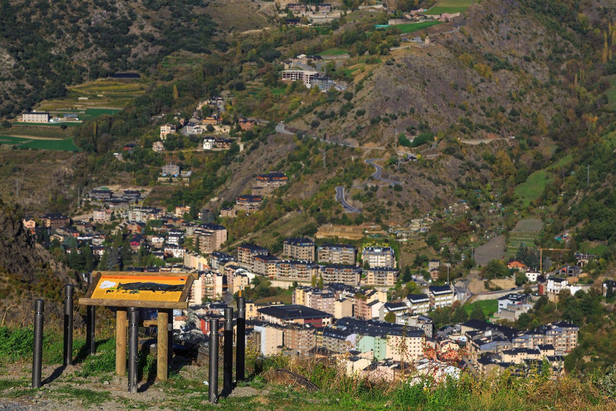 andorraworld_ad's tweet photo. Pour tous les passionnés des paysages et de la nature. En Andorre vous pouvez toujours vous arrêter sur votre route et contempler les vues dans nos nombreux belvédères. #AndorraWorld #SummerinAndorra
https://t.co/8ACiB0BE7L https://t.co/szqVx3rdYM