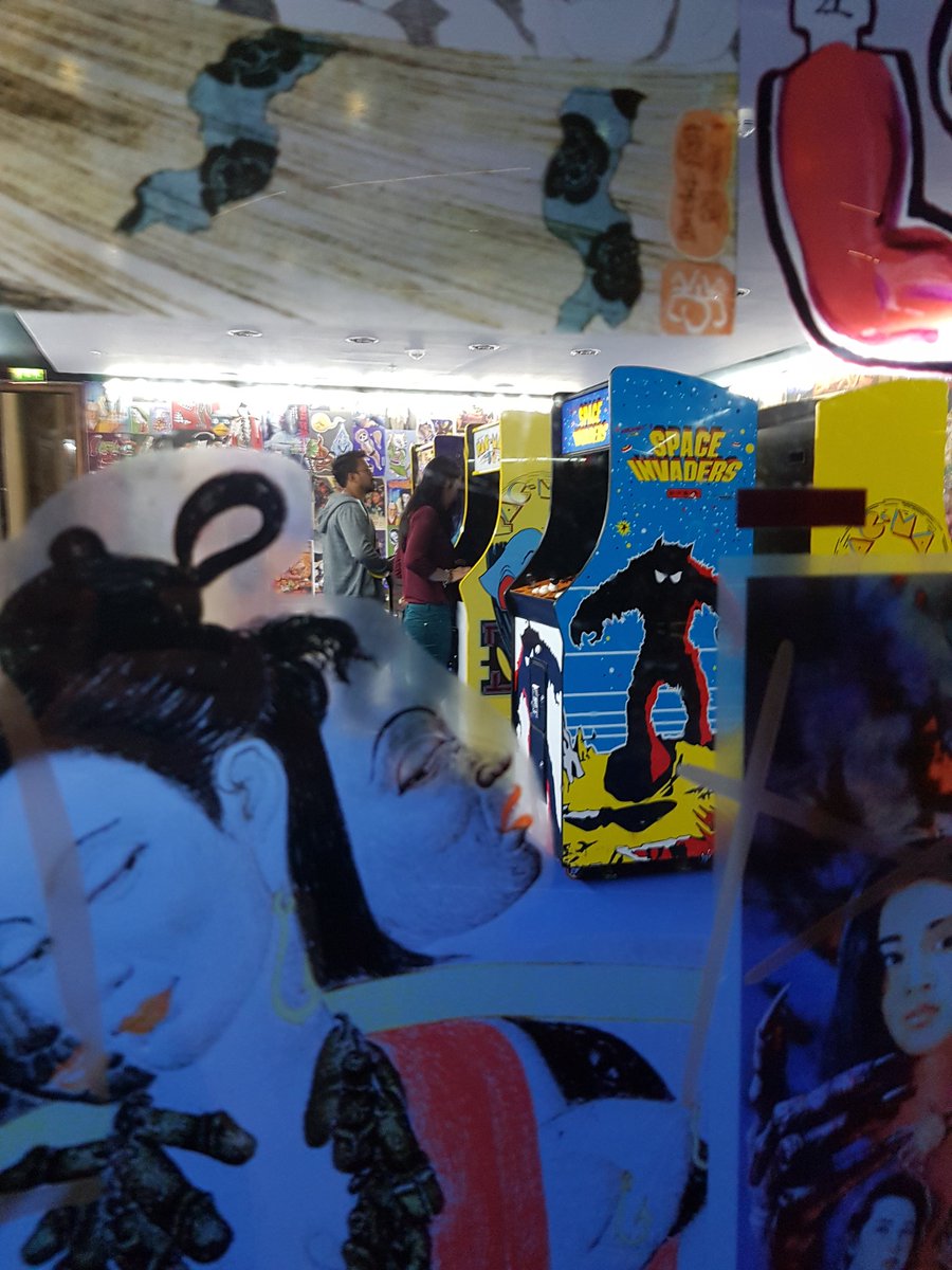 quaibranly's tweet photo. Jeux d'arcades en accès libre, boîte à contes... C'est parti pour une rencontre animée avec les fantômes au #WeekendDEnfers https://t.co/UldFzGaIC1