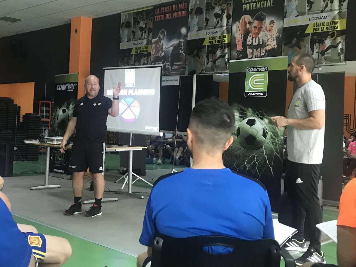 Adri_Gar23's tweet photo. #formacion #gordoncraig @CoerverSpain #youthdiploma1 https://t.co/VyVNnqfAgz
