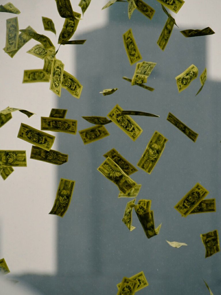 Kr7M2lOSuio6huY's tweet image. 土砂降りの雨の中
カネの雨が降りました
そしてレインメーカーポーズ
涙がでました…

オカダ・カズチカ選手

#オカダ・カズチカ
#大海賊祭