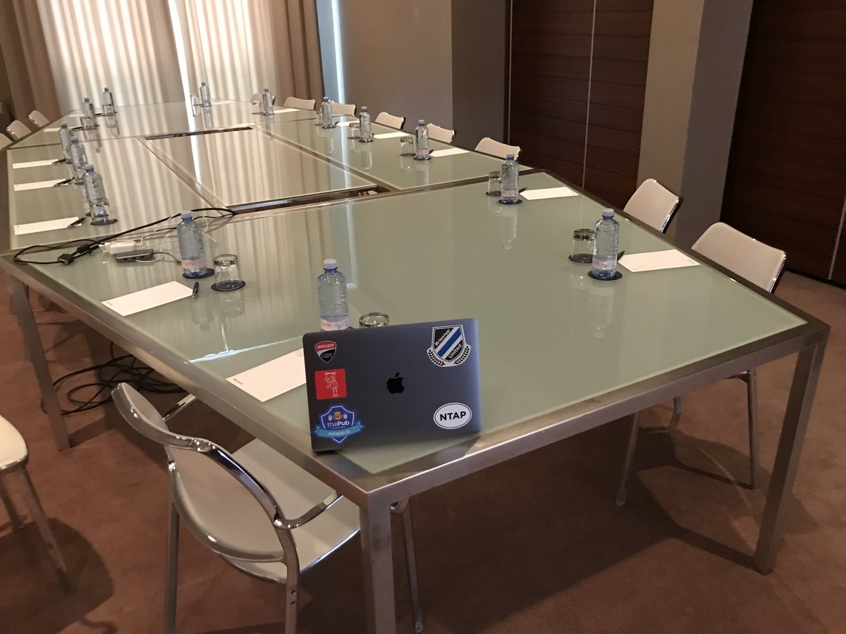 templairXXI's tweet image. El silencio previo y los últimos retoques para presentar nuestras novedades en Canarias. @NetApp_es @ArrowECSSpain #relajateconredes #datavisionaries