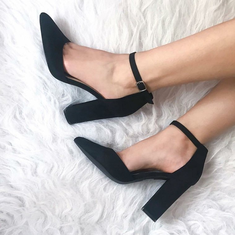 TruffleIndia's tweet photo. Coz weekend is for non-stop partying!
Dance all night long without a twinge in your foot with these Black Block Heels.
DM or Whatsapp for more details: +91 9599677662
#TCgirl #trufflecollectionindia #black #blockheels #weekendvibes #partyheels #weekend #sale #summersale https://t.co/40CLfipPxs
