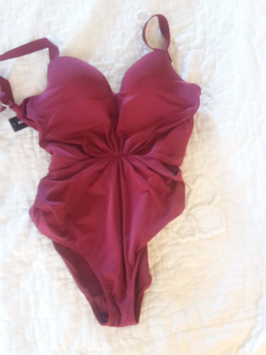 Giada_NewKate's tweet photo. Un 🖒per chi è in #love con i nuovi #costumi #tezenis #calzedonia #beachwear !!! https://t.co/9GaN2huTeJ