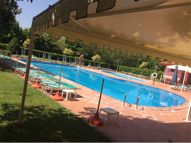 webmasteroma's tweet image. #Piscina a Fonte Nuova (rm)