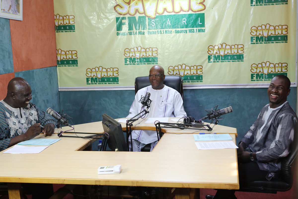 rochkaborepf's tweet image. Je me suis déplacé ce samedi matin dans les studios de la radio Savane Fm pour l'émission "100 minutes pour comprendre".
Bel exercice de transparence et de redevabilité qui m'a permis de défendre mon bilan à mi-mandat.
#BurkinaFaso
#lwili